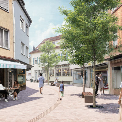 Fußgängerzone in der Innenstadt mit Besuchern